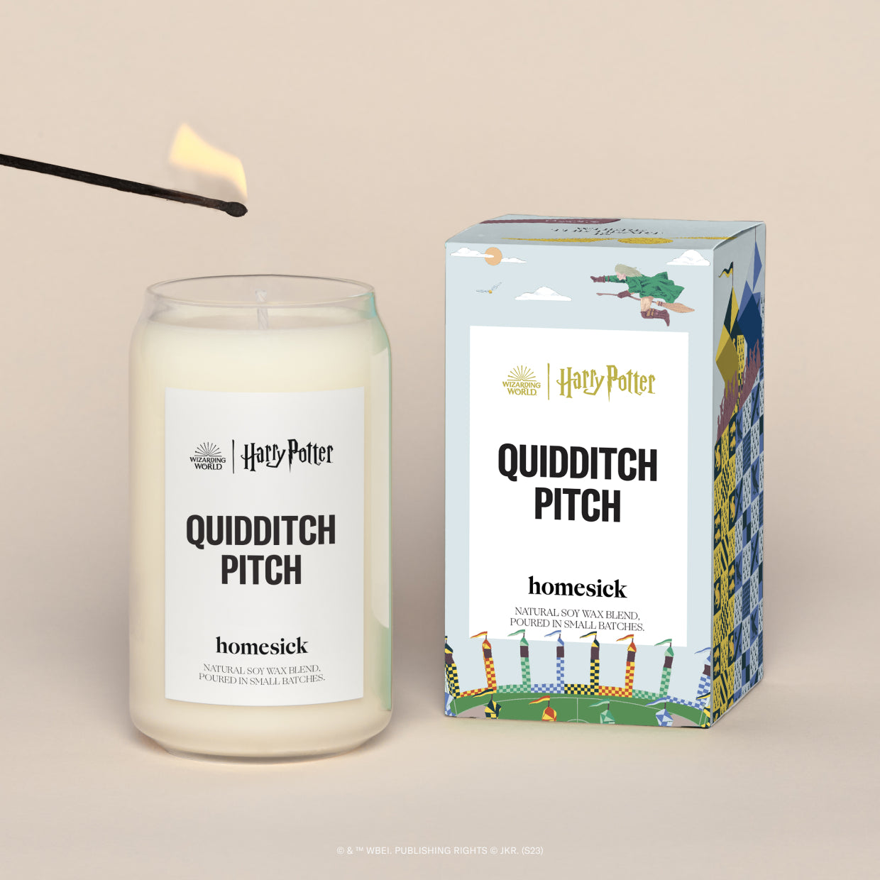 HMS.Harry_.Potter.Quidditch.Pitch_.Candle.1.Ecom_.PDP_.2.jpg