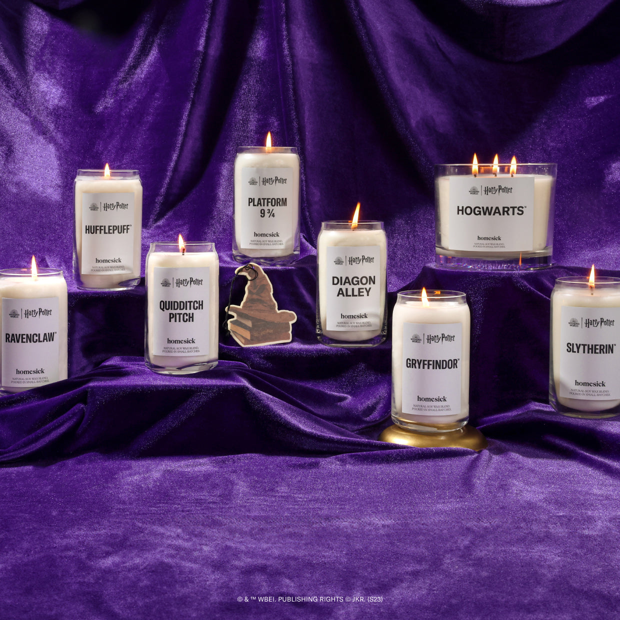 HMS.Harry_.Potter.Quidditch.Pitch_.Candle.1.Ecom_.PDP_.4.jpg